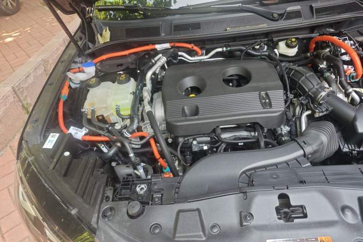 Used Lincoln Corsair 2024 1.5T Two-Wheel Drive Deluxe Hybrid Version Engine Bay Right