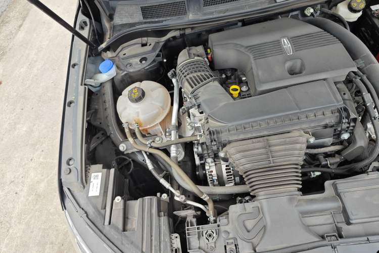 Used Lincoln Corsair 2024 2.0T Two-Wheel Drive Deluxe Edition Engine Bay Right