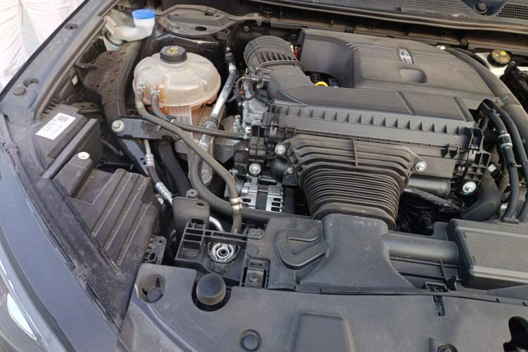 Used Lincoln Corsair 2024 2.0T Two-Wheel Drive Deluxe Edition Engine Bay Right