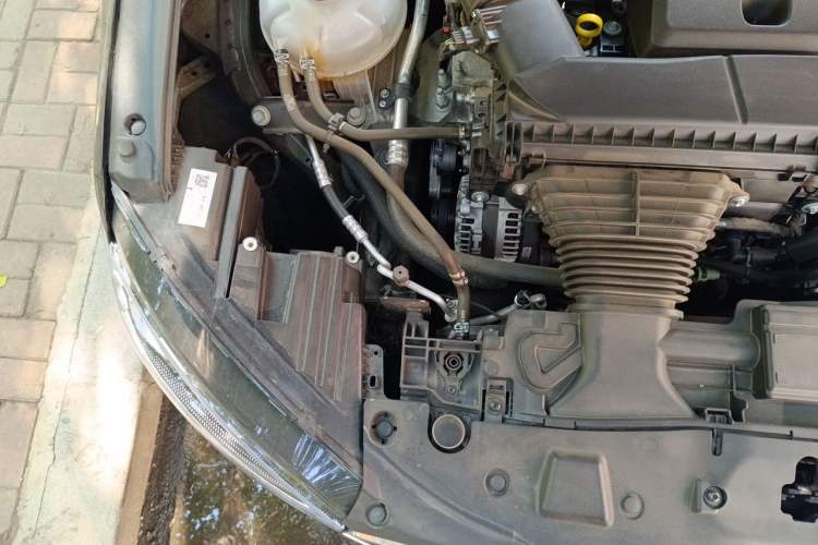 Used Lincoln Corsair 2024 2.0T Two-Wheel-Drive Luxury Edition Engine Bay Right