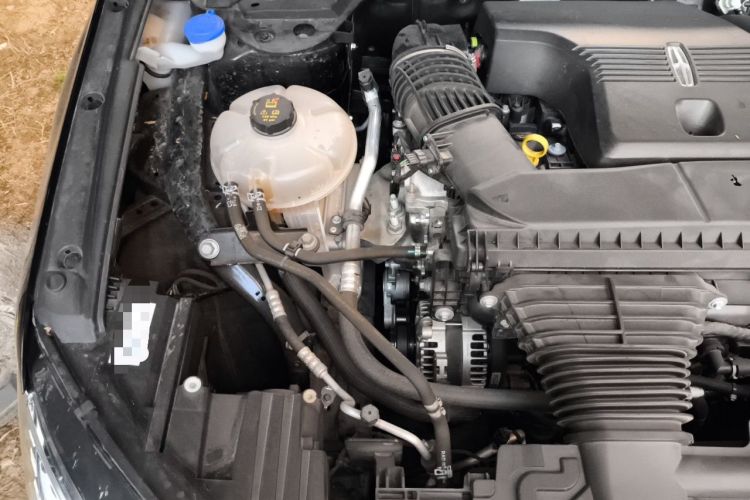 Used Lincoln Corsair 2024 2.0T Two-Wheel Drive Deluxe Edition Engine Bay Right
