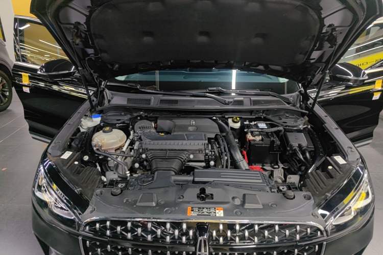 Used Lincoln Corsair 2024 2.0T Two-Wheel Drive Deluxe Edition Engine Bay