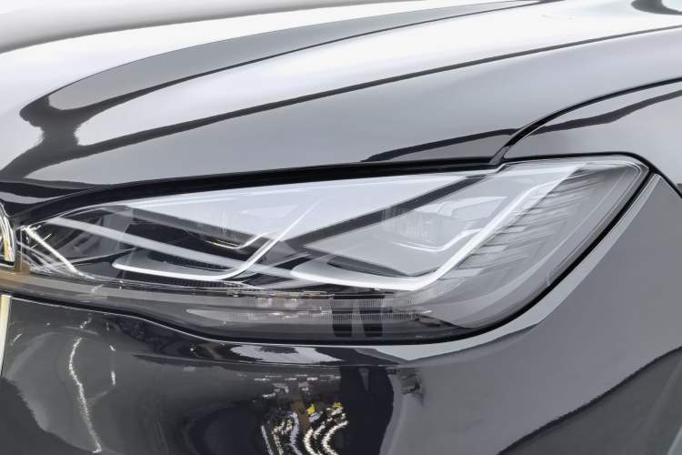 Used Lincoln Corsair 2024 2.0T Two-Wheel Drive Deluxe Edition Exterior 9