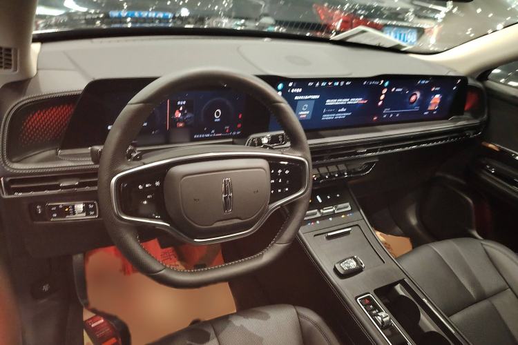 Used Lincoln Corsair 2024 2.0T Two-Wheel-Drive Luxury Edition Interior 2