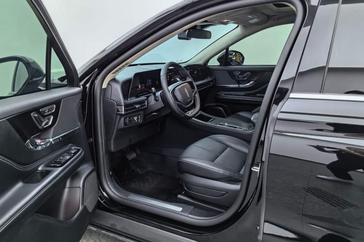 Used Lincoln Corsair 2024 2.0T Two-Wheel Drive Deluxe Edition Interior 2