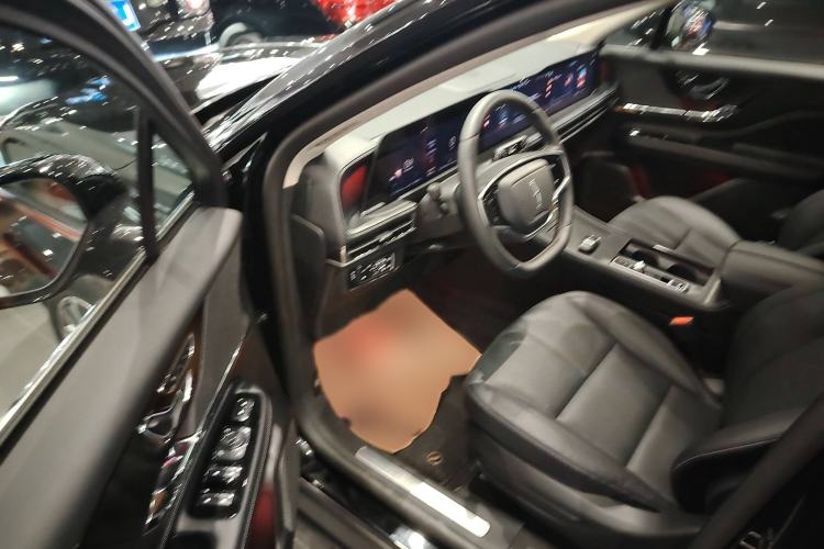 Used Lincoln Corsair 2024 2.0T Two-Wheel-Drive Luxury Edition Interior 3