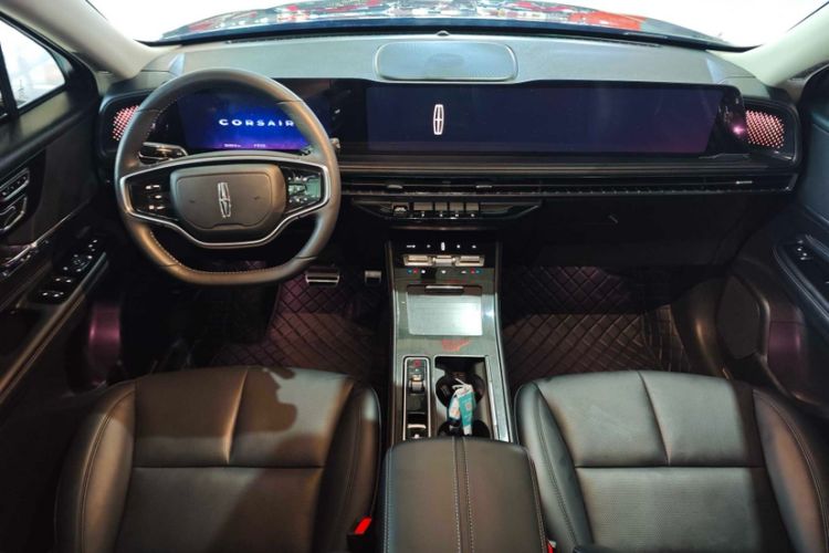 Used Lincoln Corsair 2024 2.0T Two-Wheel Drive Deluxe Edition Interior 3