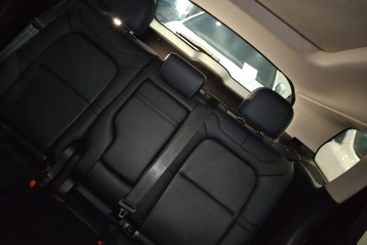 Used Lincoln Corsair 2024 2.0T Two-Wheel-Drive Luxury Edition Interior 4