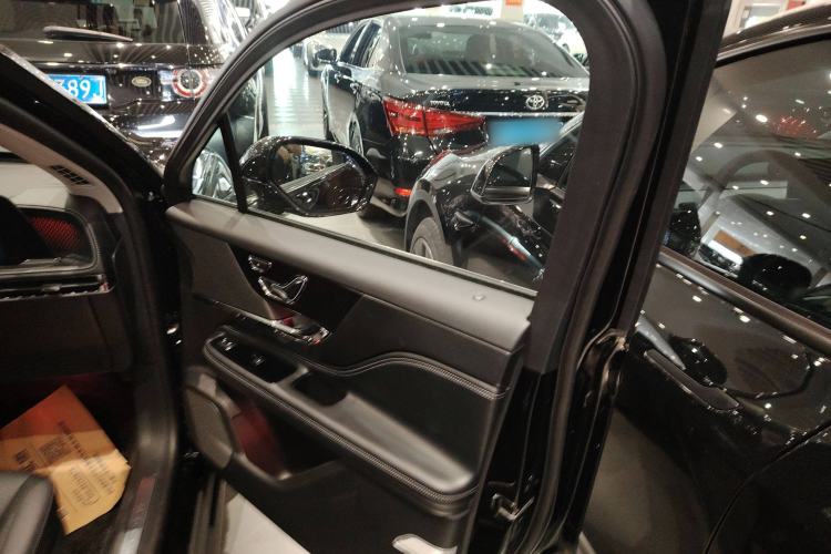 Used Lincoln Corsair 2024 2.0T Two-Wheel-Drive Luxury Edition Interior 5