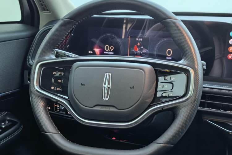 Used Lincoln Corsair 2024 2.0T Two-Wheel Drive Deluxe Edition Interior 5