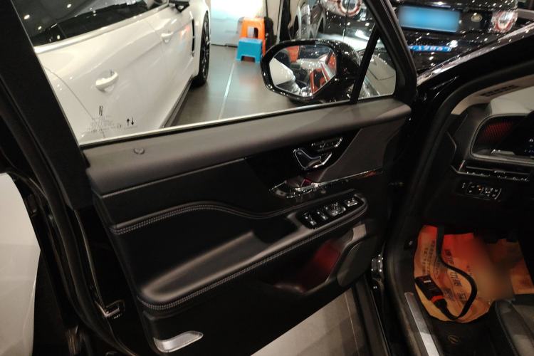 Used Lincoln Corsair 2024 2.0T Two-Wheel-Drive Luxury Edition Interior 8