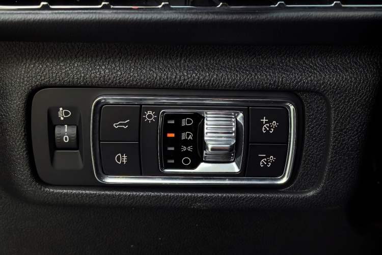 Used Lincoln Corsair 2024 2.0T Two-Wheel Drive Deluxe Edition Interior 9