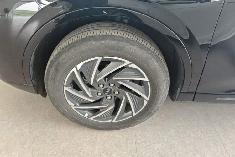 Used Lincoln Corsair 2024 1.5T Two-Wheel Drive Deluxe Hybrid Version Left Front Wheel Hub