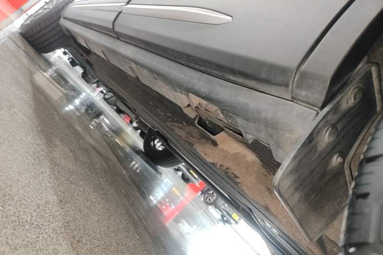 Used Lincoln Corsair 2024 2.0T Two-Wheel-Drive Luxury Edition Left Side Sill