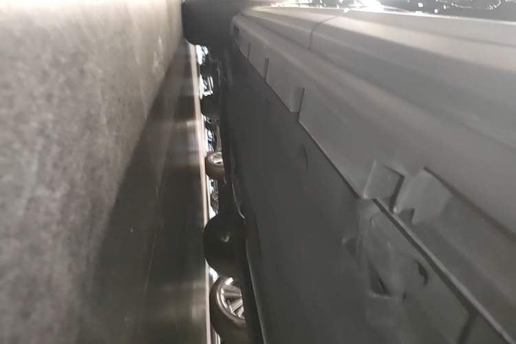Used Lincoln Corsair 2024 2.0T Two-Wheel Drive Deluxe Edition Left Side Sill