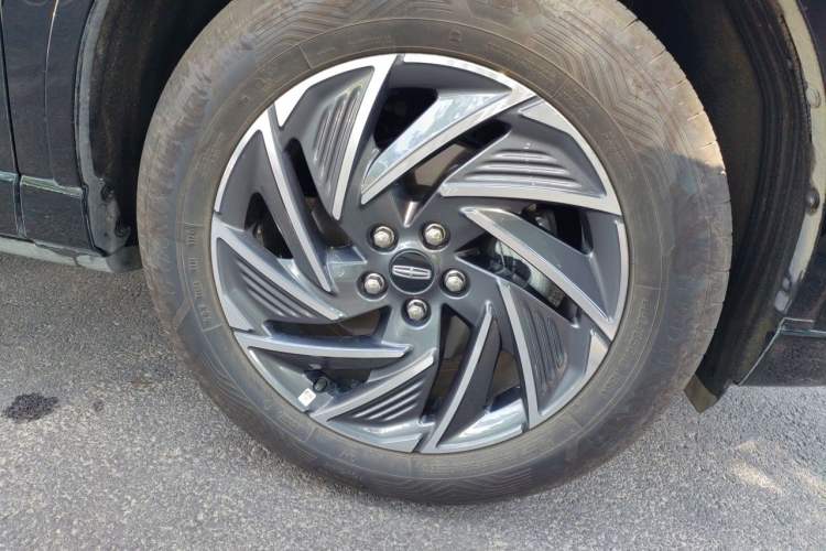 Used Lincoln Corsair 2024 1.5T Two-Wheel Drive Deluxe Hybrid Version Right Front Wheel Hub