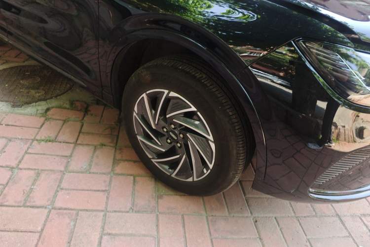 Used Lincoln Corsair 2024 1.5T Two-Wheel Drive Deluxe Hybrid Version Right Front Wheel Hub