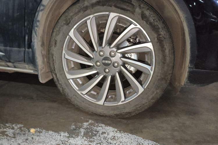 Used Lincoln Corsair 2024 2.0T Two-Wheel-Drive Luxury Edition Right Front Wheel Hub