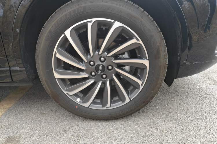 Used Lincoln Corsair 2024 1.5T Two-Wheel Drive Luxury Hybrid Version Right Front Wheel Hub
