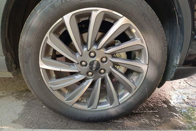 Used Lincoln Corsair 2024 2.0T Two-Wheel-Drive Luxury Edition Right Front Wheel Hub