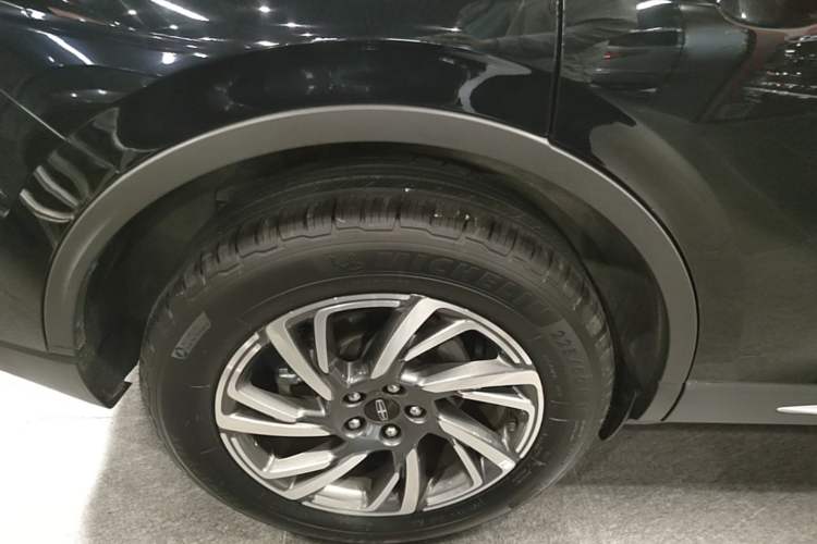 Used Lincoln Corsair 2024 2.0T Two-Wheel Drive Deluxe Edition Right Rear Wheel Hub