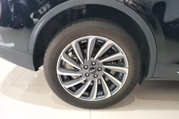 Used Lincoln Corsair 2024 2.0T Two-Wheel-Drive Luxury Edition Right Rear Wheel Hub