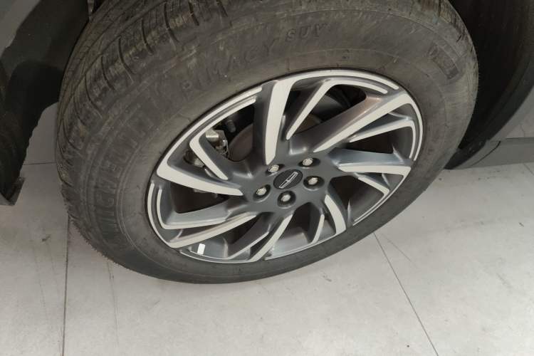 Used Lincoln Corsair 2024 2.0T Two-Wheel Drive Deluxe Edition Right Rear Wheel Hub