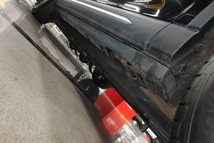 Used Lincoln Corsair 2024 2.0T Two-Wheel-Drive Luxury Edition Right Side Sill