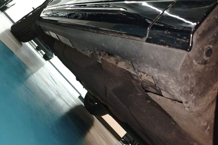Used Lincoln Corsair 2024 1.5T Two-Wheel Drive Deluxe Hybrid Version Right Side Sill