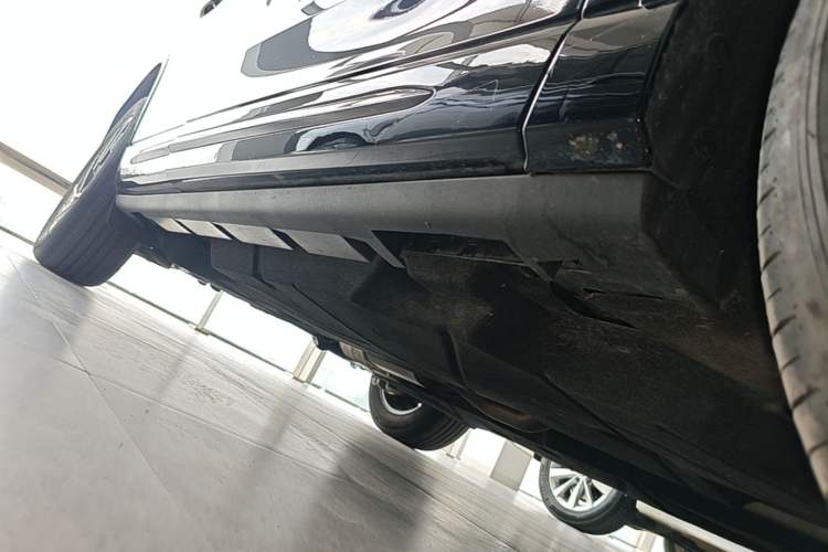 Used Lincoln Corsair 2024 1.5T Two-Wheel Drive Deluxe Hybrid Version Right Side Sill