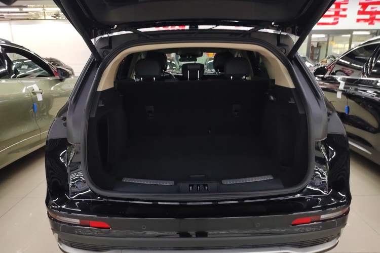 Used Lincoln Corsair 2024 2.0T Two-Wheel Drive Deluxe Edition Trunk