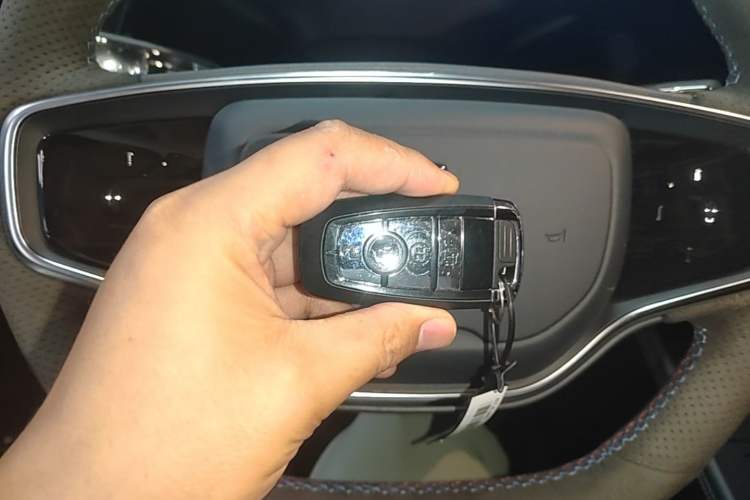 Used Lincoln Corsair 2024 2.0T Two-Wheel-Drive Luxury Edition Vehicle Key