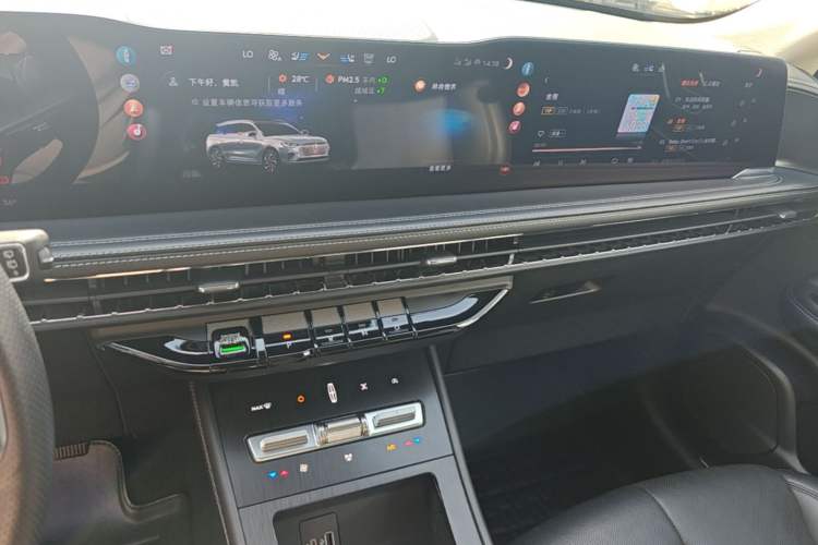 Used Lincoln Corsair 2024 2.0T Two-Wheel-Drive Luxury Edition Audio And AC Panel