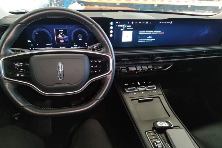 Used Lincoln Corsair 2024 1.5T Two-Wheel Drive Deluxe Hybrid Version Center Console