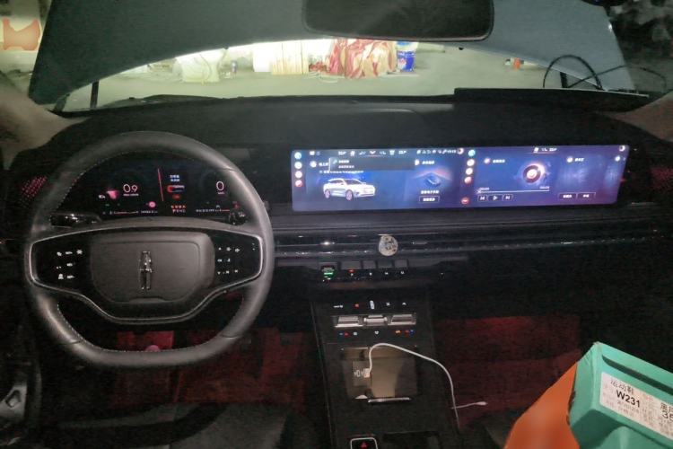 Used Lincoln Corsair 2024 2.0T Two-Wheel-Drive Luxury Edition Center Console