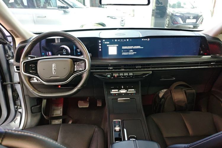 Used Lincoln Corsair 2024 1.5T Two-Wheel Drive Deluxe Hybrid Version Center Console