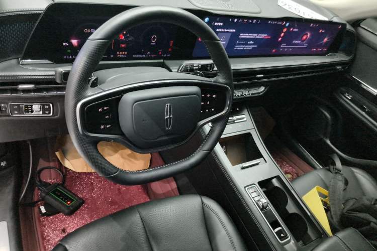 Used Lincoln Corsair 2024 2.0T Two-Wheel Drive Deluxe Edition Center Console