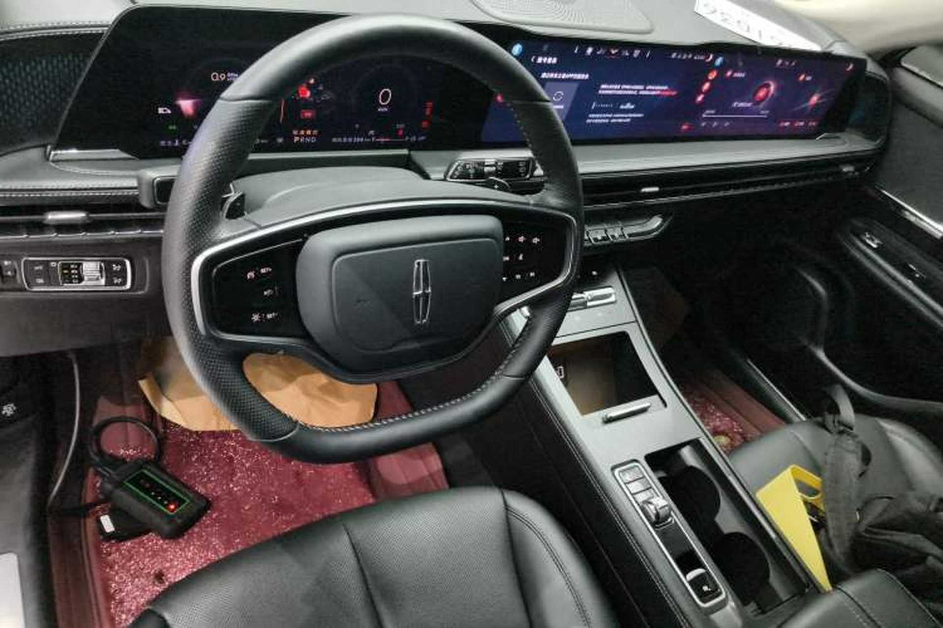 Used Lincoln Corsair 2024 2.0T Two-Wheel Drive Deluxe Edition Center Console