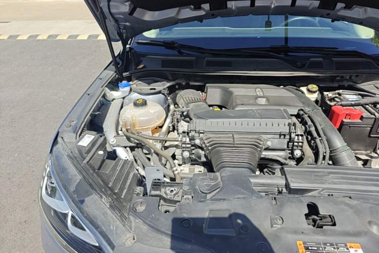 Used Lincoln Corsair 2024 2.0T Two-Wheel-Drive Luxury Edition Engine Bay Right