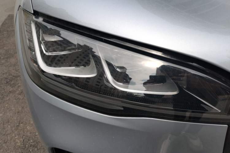 Used Lincoln Corsair 2024 1.5T Two-Wheel Drive Deluxe Hybrid Version Right Front Headlight