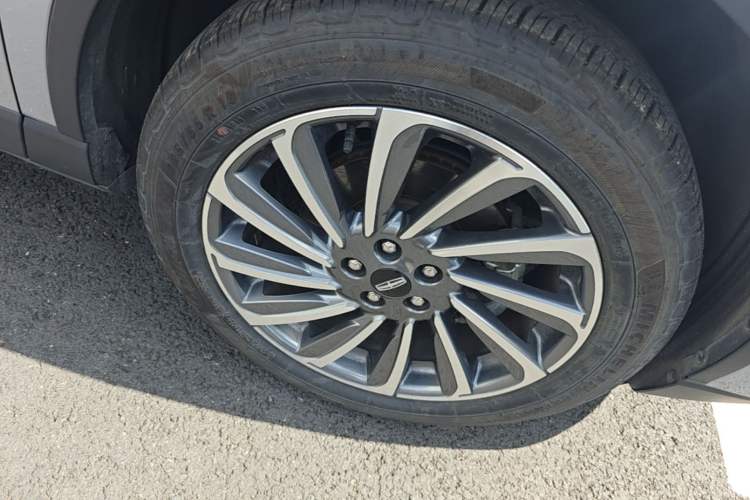 Used Lincoln Corsair 2024 2.0T Two-Wheel-Drive Luxury Edition Right Front Wheel Hub