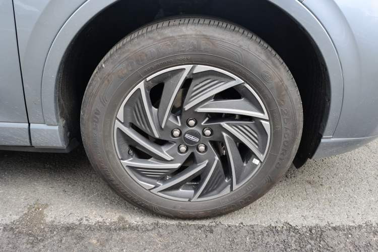 Used Lincoln Corsair 2024 1.5T Two-Wheel Drive Deluxe Hybrid Version Right Front Wheel Hub
