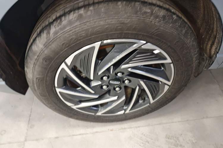 Used Lincoln Corsair 2024 1.5T Two-Wheel Drive Deluxe Hybrid Version Right Rear Wheel Hub