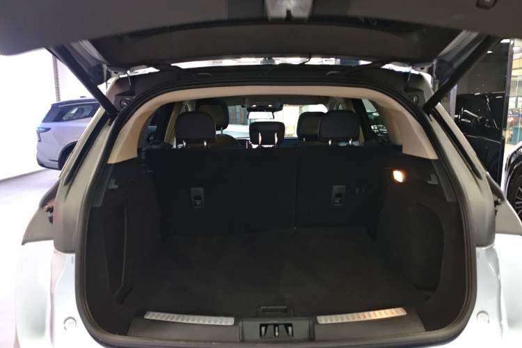 Used Lincoln Corsair 2024 1.5T Two-Wheel Drive Deluxe Hybrid Version Trunk