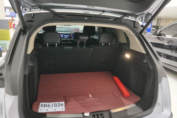 Used Lincoln Corsair 2024 2.0T Two-Wheel Drive Deluxe Edition Trunk