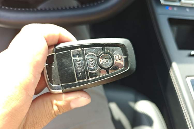Used Lincoln Corsair 2024 2.0T Two-Wheel-Drive Luxury Edition Vehicle Key