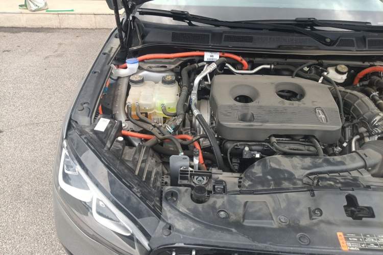 Used Lincoln Corsair 2024 1.5T Two-Wheel Drive Deluxe Hybrid Version Engine Bay Right