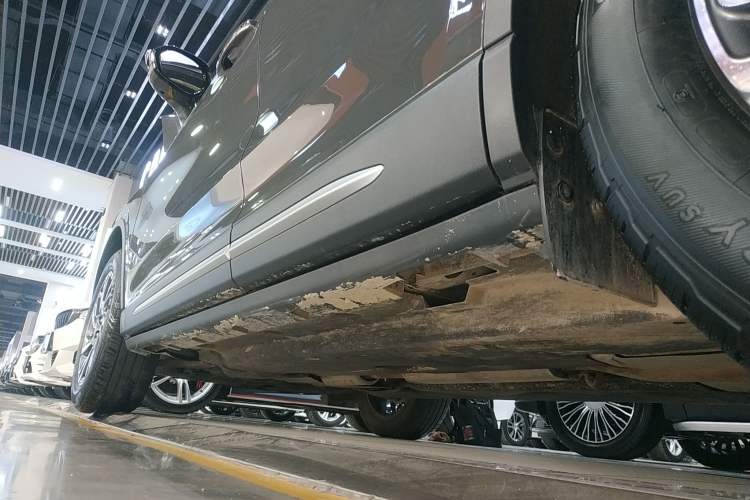 Used Lincoln Corsair 2024 2.0T Two-Wheel Drive Deluxe Edition Left Side Sill