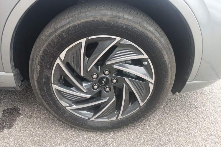 Used Lincoln Corsair 2024 1.5T Two-Wheel Drive Deluxe Hybrid Version Right Front Wheel Hub