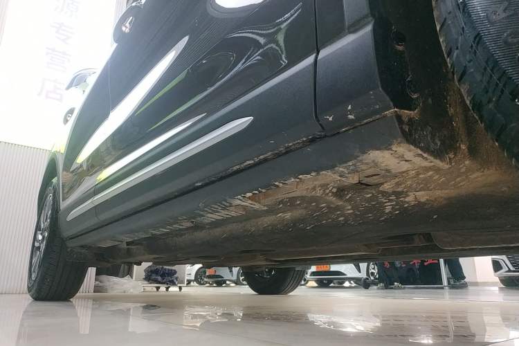 Used Lincoln Corsair 2024 2.0T Two-Wheel Drive Deluxe Edition Right Side Sill